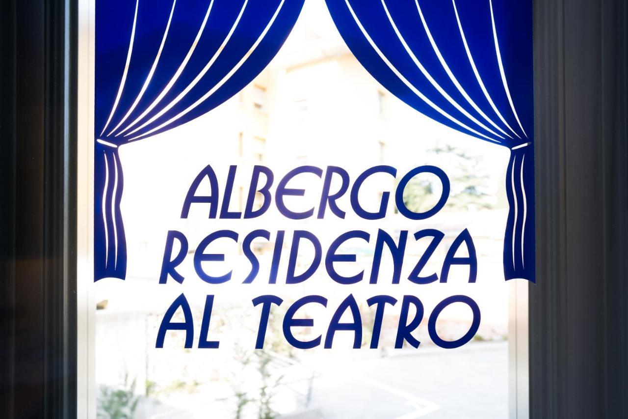 Albergo Residenza Al Teatro Udine Exterior foto